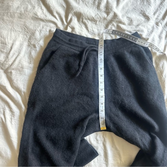 Naadam Off-Duty Cashmere Jogger in Black Small - Picture 15 of 16